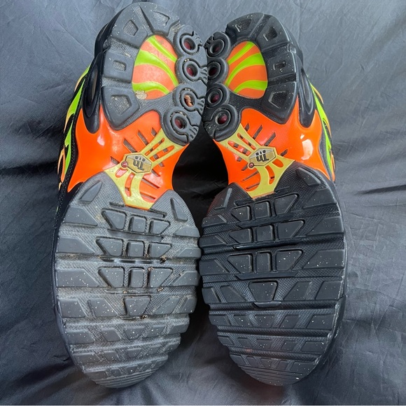 NIKE AIR MAX PLUS BLACK VOLT TOTAL ORANGE 2018 SZ 7Y 655020-084 - Picture 6 of 6